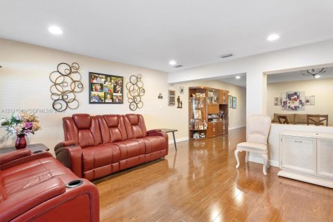 Adosado en venta en Hialeah, Florida, 2 dormitorios, 82.68 m2 № 2428464 - foto 24
