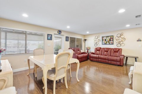 Adosado en venta en Hialeah, Florida, 2 dormitorios, 82.68 m2 № 2428464 - foto 19
