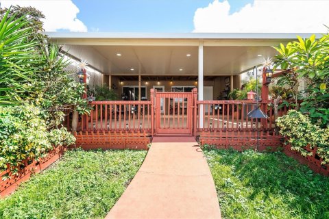 Adosado en venta en Hialeah, Florida, 2 dormitorios, 82.68 m2 № 2428464 - foto 4