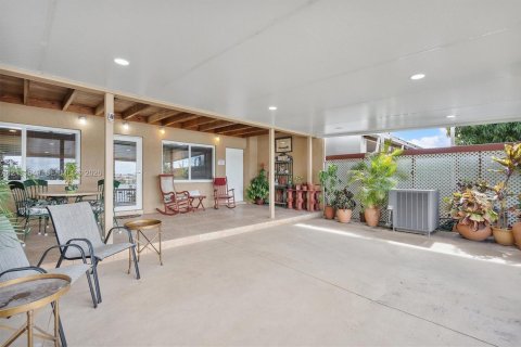 Adosado en venta en Hialeah, Florida, 2 dormitorios, 82.68 m2 № 2428464 - foto 7