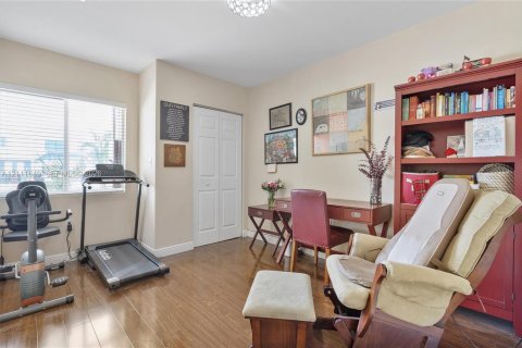Adosado en venta en Hialeah, Florida, 2 dormitorios, 82.68 m2 № 2428464 - foto 15