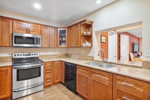 Adosado en venta en Hialeah, Florida, 2 dormitorios, 82.68 m2 № 2428464 - foto 30