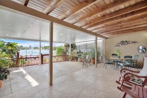 Adosado en venta en Hialeah, Florida, 2 dormitorios, 82.68 m2 № 2428464 - foto 9