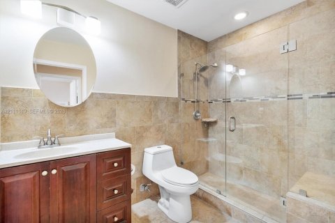 Adosado en venta en Hialeah, Florida, 2 dormitorios, 82.68 m2 № 2428464 - foto 16