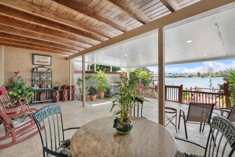 Adosado en venta en Hialeah, Florida, 2 dormitorios, 82.68 m2 № 2428464 - foto 5