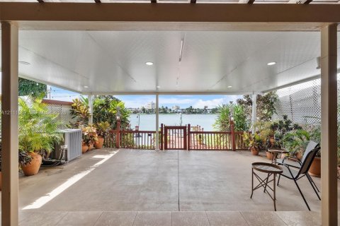 Adosado en venta en Hialeah, Florida, 2 dormitorios, 82.68 m2 № 2428464 - foto 10