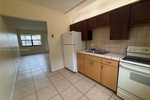 Снять в аренду виллу или дом в Дейви, Флорида 2 спальни, 281.49м2, № 2029335 - фото 4