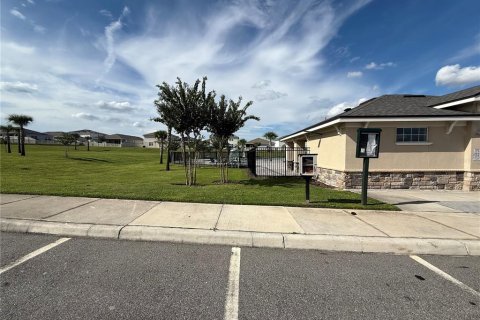 House in Davenport, Florida 5 bedrooms, 288.55 sq.m. № 1903906 - photo 11