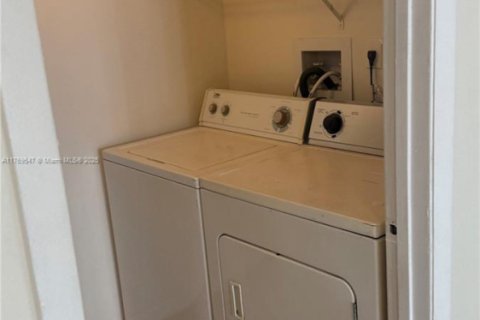 Condominio en venta en Tamarac, Florida, 2 dormitorios, 77.57 m2 № 1691280 - foto 4