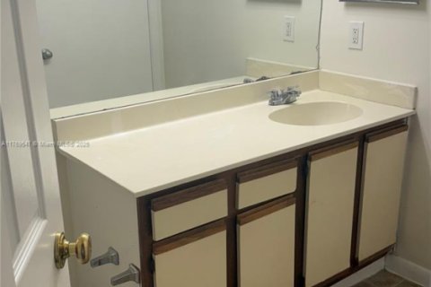 Condominio en venta en Tamarac, Florida, 2 dormitorios, 77.57 m2 № 1691280 - foto 7