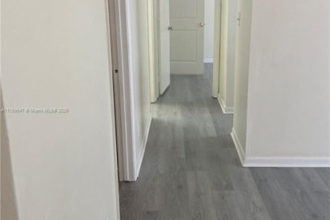 Condominio en venta en Tamarac, Florida, 2 dormitorios, 77.57 m2 № 1691280 - foto 3