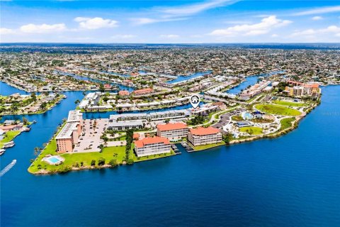 Купить кондоминиум в Кейп-Корал, Флорида 5 комнат, 120.4м2, № 2208649 - фото 24