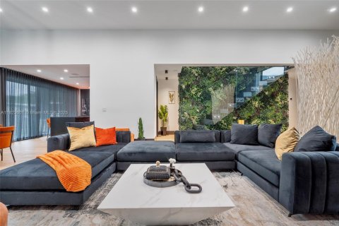 Villa ou maison à vendre à Miami, Floride: 5 chambres, 278.89 m2 № 1937989 - photo 5