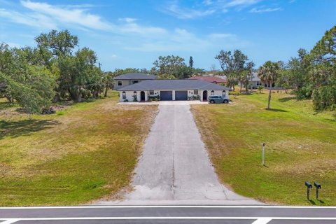 Commercial property in Rotonda, Florida 4 bedrooms, 215.35 sq.m. № 1648921 - photo 2