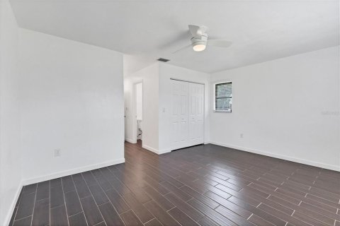 Commercial property in Rotonda, Florida 4 bedrooms, 215.35 sq.m. № 1648921 - photo 16
