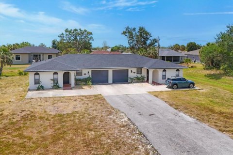 Commercial property in Rotonda, Florida 4 bedrooms, 215.35 sq.m. № 1648921 - photo 3