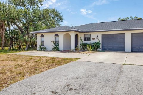 Commercial property in Rotonda, Florida 4 bedrooms, 215.35 sq.m. № 1648921 - photo 5