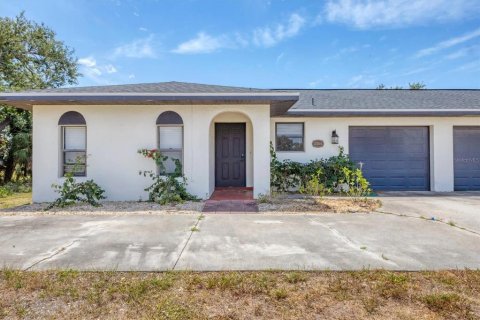 Commercial property in Rotonda, Florida 4 bedrooms, 215.35 sq.m. № 1648921 - photo 6