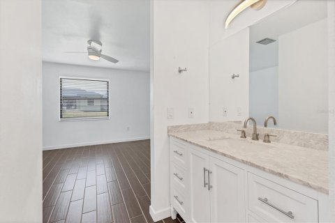 Commercial property in Rotonda, Florida 4 bedrooms, 215.35 sq.m. № 1648921 - photo 17