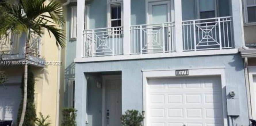 Таунхаус в Дорал, Флорида 3 спальни, 186.55м2 № 1972155