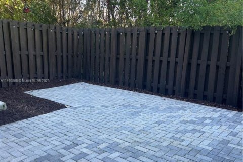 Снять в аренду таунхаус в Дорал, Флорида 3 спальни, 186.55м2, № 1972155 - фото 6