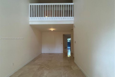 Снять в аренду таунхаус в Дорал, Флорида 3 спальни, 186.55м2, № 1972155 - фото 4