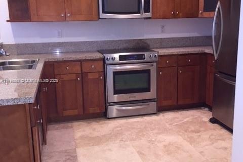 Снять в аренду таунхаус в Дорал, Флорида 3 спальни, 186.55м2, № 1972155 - фото 5