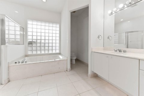 Купить виллу или дом в Лейк-Уорт, Флорида 8 комнат, 240.06м2, № 2407930 - фото 29