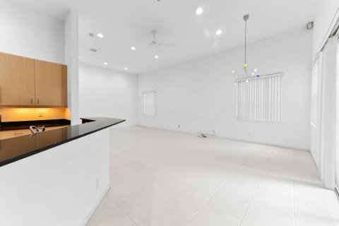 Купить виллу или дом в Лейк-Уорт, Флорида 8 комнат, 240.06м2, № 2407930 - фото 14