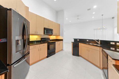 Купить виллу или дом в Лейк-Уорт, Флорида 8 комнат, 240.06м2, № 2407930 - фото 11