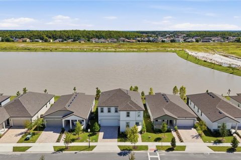 Villa ou maison à louer à Kissimmee, Floride: 3 chambres, 259.29 m2 № 2400075 - photo 6