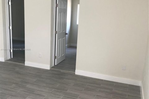 Снять в аренду виллу или дом в Холливуд, Флорида 3 спальни, № 1955573 - фото 4