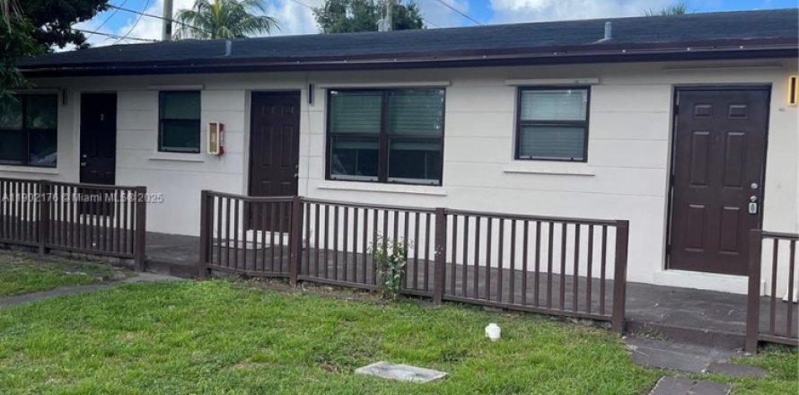 Дом в Холливуд, Флорида 3 спальни № 1955573