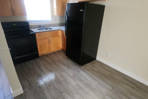 Снять в аренду виллу или дом в Холливуд, Флорида 3 спальни, № 1955573 - фото 2