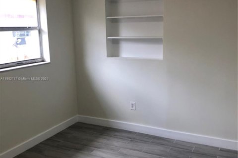 Снять в аренду виллу или дом в Холливуд, Флорида 3 спальни, № 1955573 - фото 6