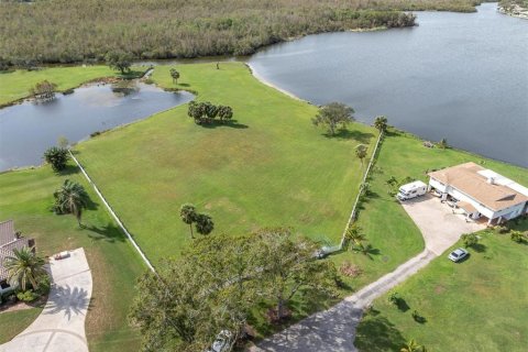 Terreno en venta en Holiday, Florida № 1441144 - foto 2