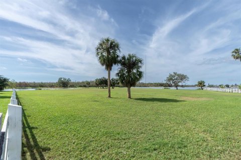 Terreno en venta en Holiday, Florida № 1441144 - foto 1