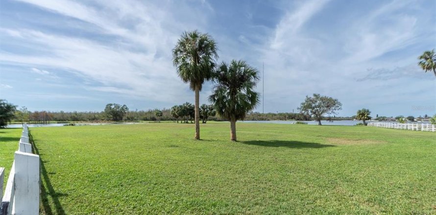Land in Holiday, Florida № 1441144