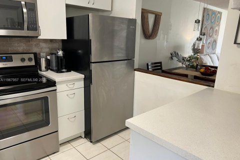 Copropriété à vendre à Sunrise, Floride: 1 chambre, 78.97 m2 № 2090237 - photo 12