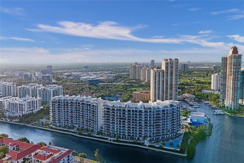 Condominio en venta en Aventura, Florida, 3 dormitorios, 214.33 m2 № 1836126 - foto 1