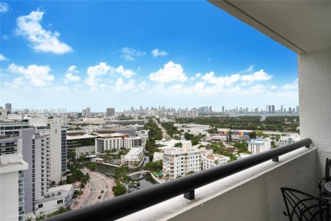 Condo in Miami Beach, Florida, 1 bedroom  № 1962005 - photo 15