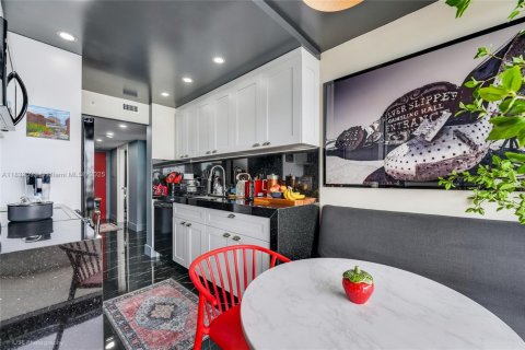 Condo in Miami Beach, Florida, 1 bedroom  № 1962005 - photo 7