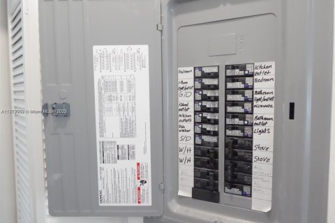 Commercial property in Miami Beach, Florida 730.96 sq.m. № 1958160 - photo 30