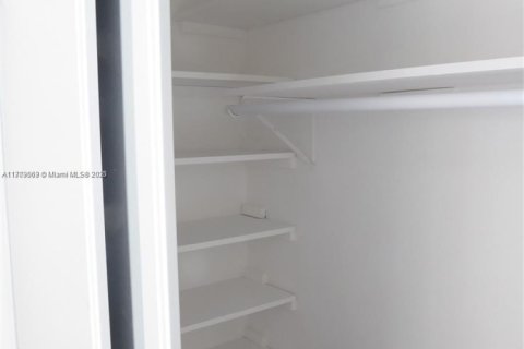 Commercial property in Miami Beach, Florida 730.96 sq.m. № 1958160 - photo 24