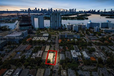Commercial property in Miami Beach, Florida 730.96 sq.m. № 1958160 - photo 1