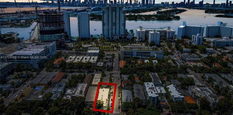 Commercial property in Miami Beach, Florida 730.96 sq.m. № 1958160