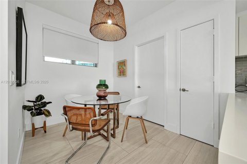Condo in Miami, Florida, 2 bedrooms № 2067934 - photo 7