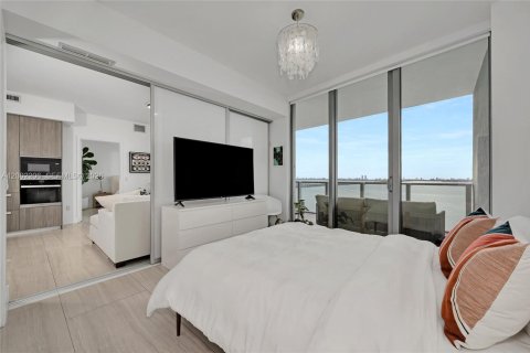 Condo in Miami, Florida, 2 bedrooms № 2067934 - photo 17