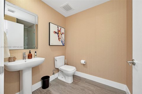 Condo in Miami, Florida, 2 bedrooms № 2067934 - photo 8