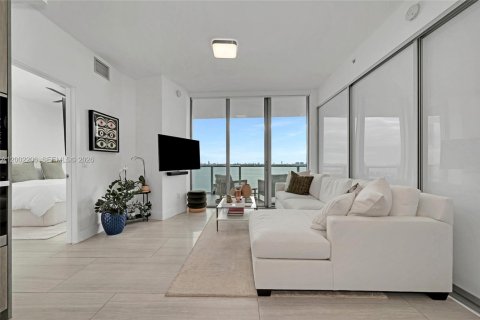 Condo in Miami, Florida, 2 bedrooms № 2067934 - photo 5